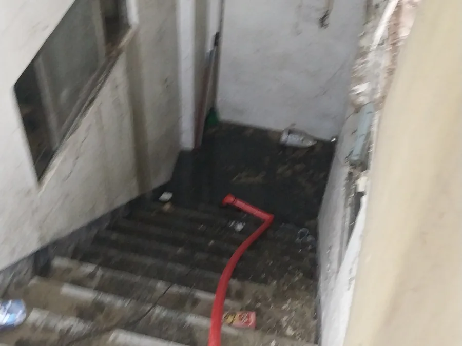 경기 남부 반지하 계단까지 차오른 역류 오수